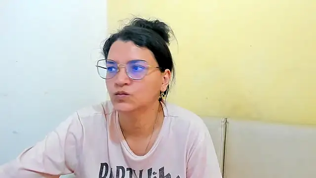 MARILYN GARCIA online show from April 10, 2:11 pm