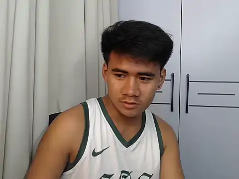 Snapshot of thomasbigcockxxx chatting on August 5, 5:10 am thomasbigcockxxx online show from August 5, 5:10 am