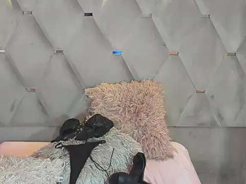 Snapshot of SexyAlondraa chatting on August 7, 10:01 pm SexyAlondraa online show from August 7, 10:01 pm