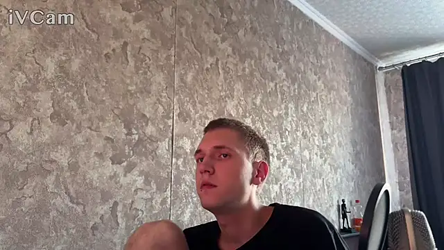Snapshot of angelgot1 chatting on August 7, 7:32 am angelgot1 online show from August 7, 7:32 am