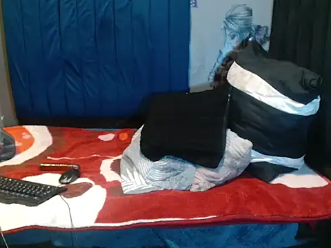 Snapshot of Naughty_Promise chatting on August 7, 9:39 pm Naughty Promise online show from August 7, 9:39 pm