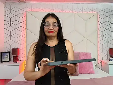 VickyBellmont online show from August 8, 7:38 pm