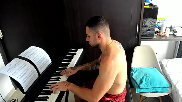 Snapshot of logan_smith chatting on January 18, 7:50 pm logan smith online show from January 18, 7:50 pm