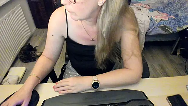 minoesje37 online show from December 29, 8:26 pm