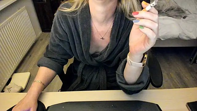 minoesje37 online show from January 12, 8:36 pm