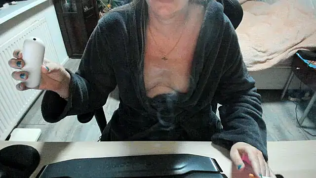 minoesje37 online show from March 17, 8:30 pm