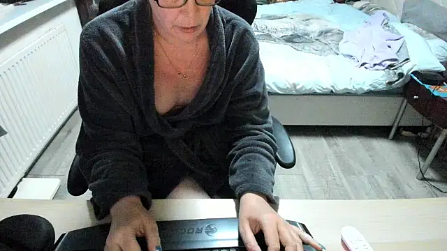 minoesje37 online show from March 19, 8:22 pm