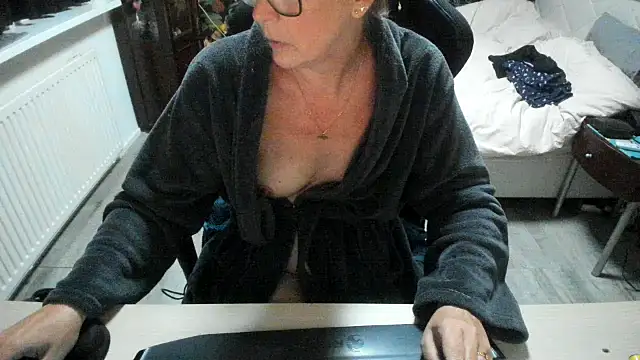 minoesje37 online show from September 23, 7:28 pm