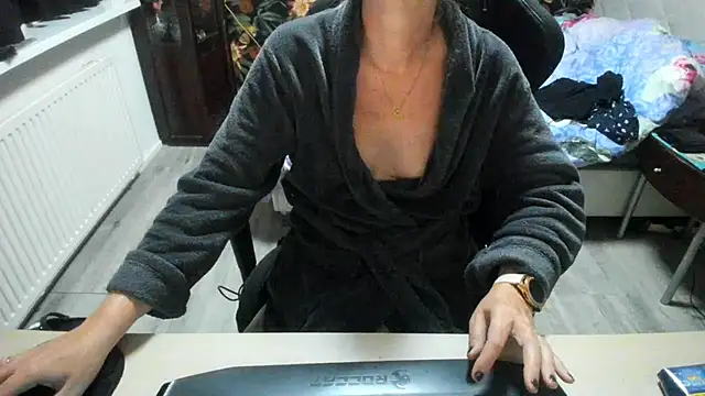 minoesje37 online show from September 28, 7:19 pm