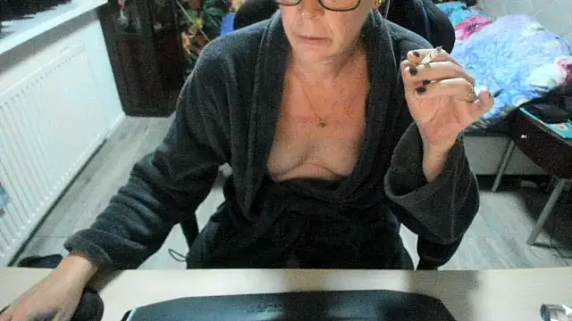 minoesje37 online show from October 1, 7:53 pm