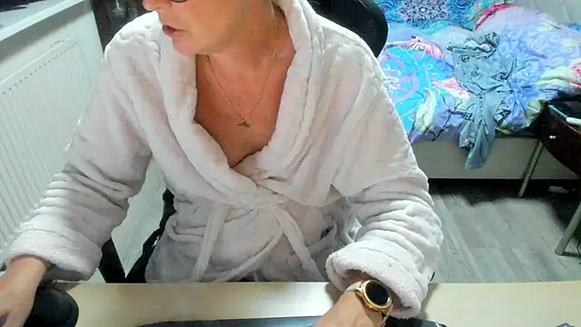 minoesje37 online show from October 7, 7:33 pm