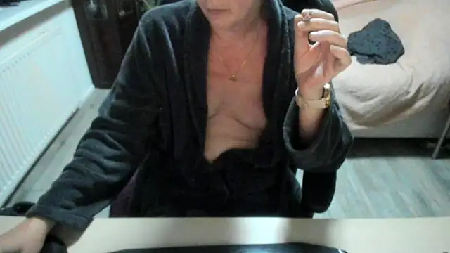 minoesje37 online show from October 21, 7:14 pm