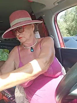Snapshot of MucMilf59 chatting on July 6, 3:03 pm MucMilf59 online show from July 6, 3:03 pm