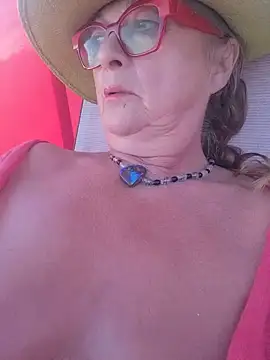 Snapshot of MucMilf59 chatting on July 18, 8:01 pm MucMilf59 online show from July 18, 8:01 pm