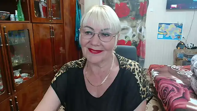 Snapshot of JenaCheim chatting on June 2, 5:53 am JenaCheim online show from June 2, 5:53 am