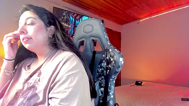 Snapshot of coraline_latin chatting on January 3, 9:47 pm coraline latin online show from January 3, 9:47 pm