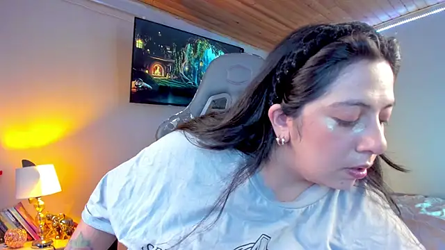 Snapshot of coraline_latin chatting on February 4, 10:24 pm coraline latin online show from February 4, 10:24 pm