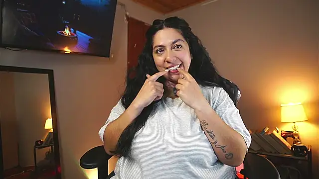 Snapshot of coraline_latin chatting on April 24, 11:07 pm coraline latin online show from April 24, 11:07 pm