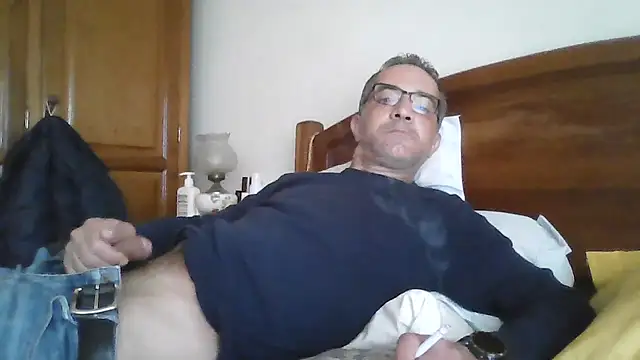 Snapshot of CarlosRocha73 chatting on April 8, 11:21 am CarlosRocha73 online show from April 8, 11:21 am