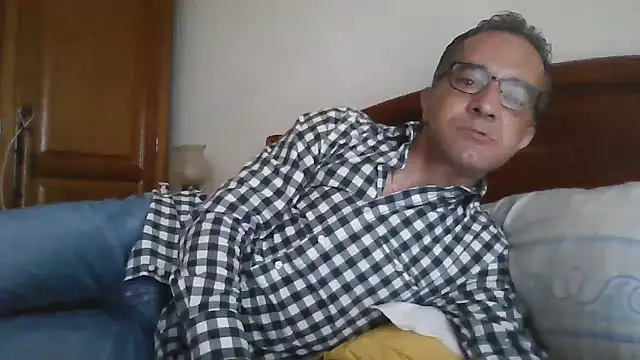 Snapshot of CarlosRocha73 chatting on April 13, 12:32 pm CarlosRocha73 online show from April 13, 12:32 pm