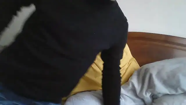 Snapshot of CarlosRocha73 chatting on April 15, 11:06 am CarlosRocha73 online show from April 15, 11:06 am