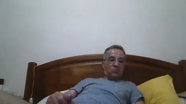 Snapshot of CarlosRocha73 chatting on May 10, 12:27 am CarlosRocha73 online show from May 10, 12:27 am
