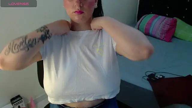 Snapshot of sweetshorexxx chatting on March 12, 9:03 pm sweetshorexxx online show from March 12, 9:03 pm