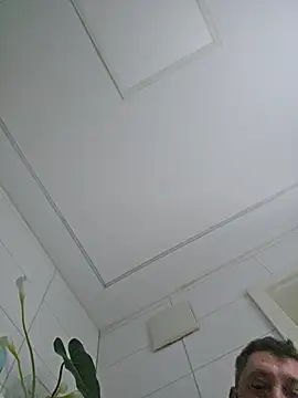 Snapshot of ktmtom247 chatting on December 10, 3:52 am ktmtom247 online show from December 10, 3:52 am