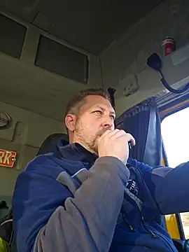 Snapshot of ktmtom247 chatting on February 19, 7:39 am ktmtom247 online show from February 19, 7:39 am