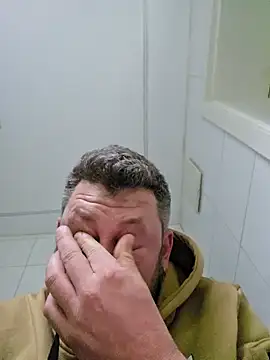 Snapshot of ktmtom247 chatting on February 24, 3:44 am ktmtom247 online show from February 24, 3:44 am