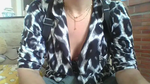 fammefatale1987 online show from March 7, 2:03 pm