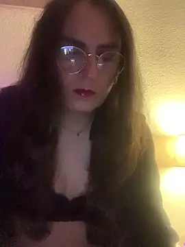 Snapshot of Chic_desire chatting on April 25, 10:40 pm Chic desire online show from April 25, 10:40 pm