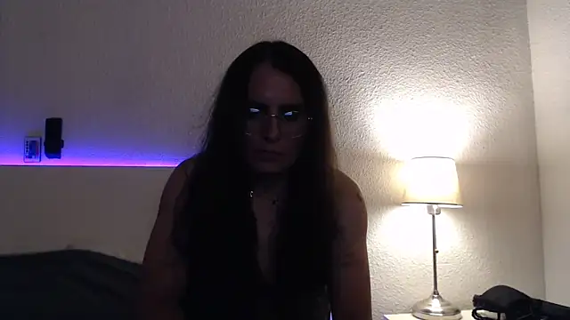 Snapshot of Chic_desire chatting on June 2, 10:34 pm Chic desire online show from June 2, 10:34 pm
