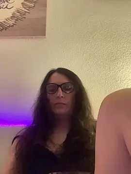 Snapshot of Chic_desire chatting on July 27, 9:22 pm Chic desire online show from July 27, 9:22 pm