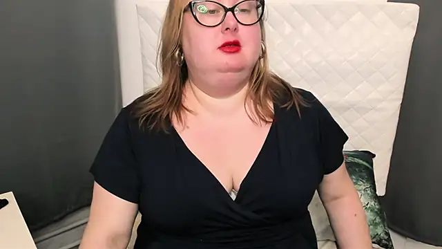 dirtyBonnie online show from January 25, 8:00 am