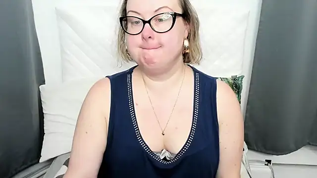 dirtyBonnie online show from February 27, 4:45 am