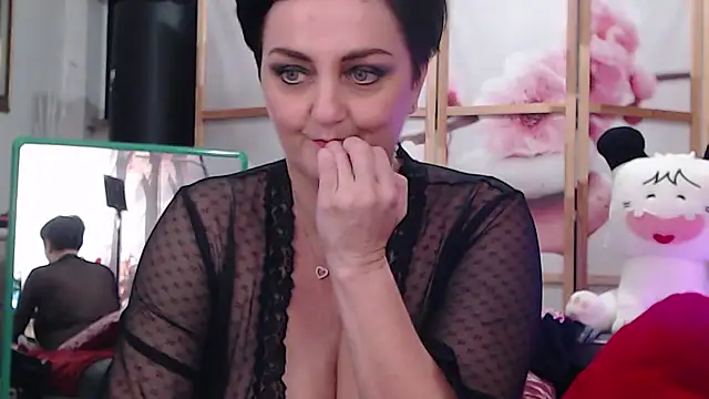 lucillabollente online show from November 13, 5:45 pm