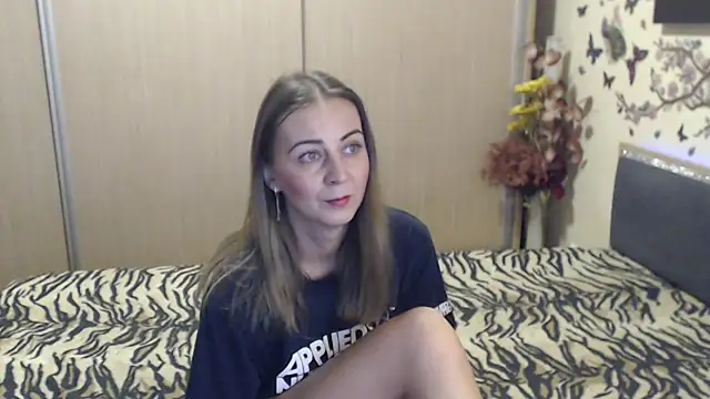 Snapshot of MirabelaSweet chatting on February 14, 9:50 am MirabelaSweet online show from February 14, 9:50 am