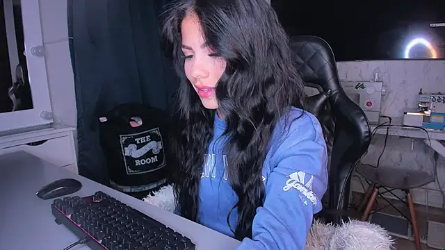 Lisegg  online show from January 8, 3:28 pm