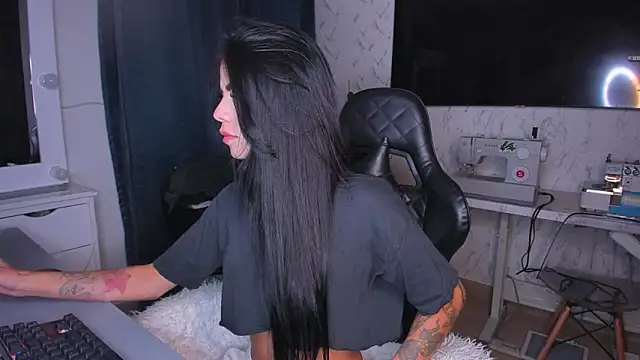 Lisegg  online show from February 5, 4:58 pm