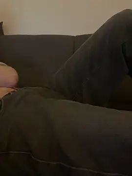 Snapshot of LionBoy1976 chatting on January 16, 5:42 am LionBoy1976 online show from January 16, 5:42 am