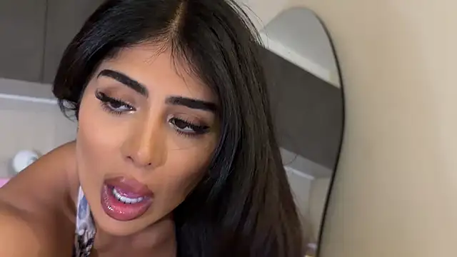 ArabicBarbie online show from October 25, 9:20 pm