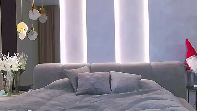 Sinful Eyes online show from December 6, 1:11 pm