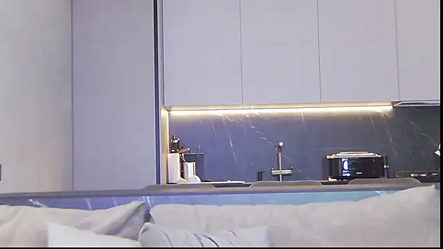 Sinful Eyes online show from December 21, 2:15 pm