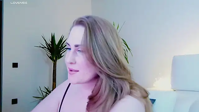 Sinful Eyes online show from March 13, 3:35 am