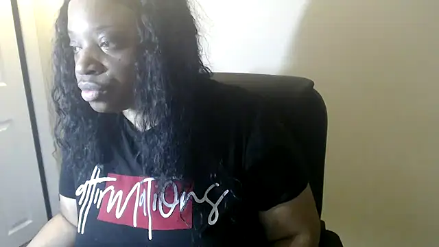 Snapshot of Sexymona1218 chatting on February 13, 6:53 am Sexymona1218 online show from February 13, 6:53 am