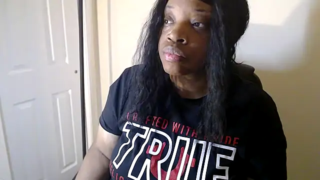 Snapshot of Sexymona1218 chatting on February 27, 12:21 am Sexymona1218 online show from February 27, 12:21 am