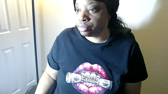 Snapshot of Sexymona1218 chatting on February 28, 9:43 am Sexymona1218 online show from February 28, 9:43 am