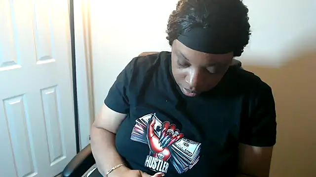 Snapshot of Sexymona1218 chatting on March 20, 6:29 am Sexymona1218 online show from March 20, 6:29 am