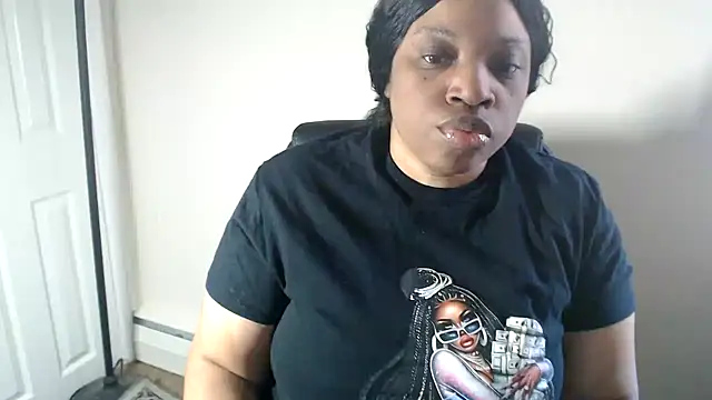 Snapshot of Sexymona1218 chatting on April 9, 6:24 pm Sexymona1218 online show from April 9, 6:24 pm